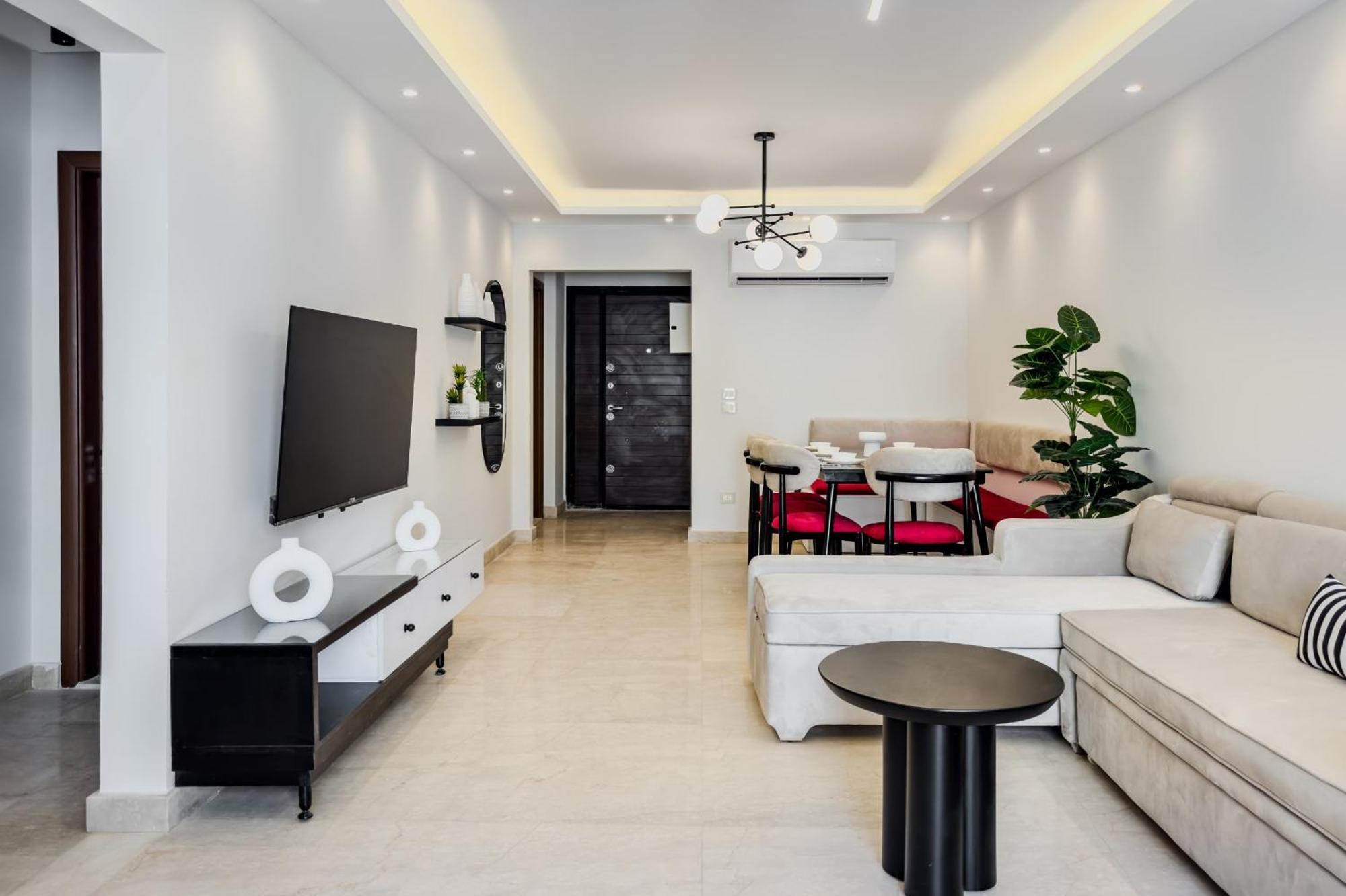 Apartment Ample & Artistic 2bdr 5 Min To Cai Airport