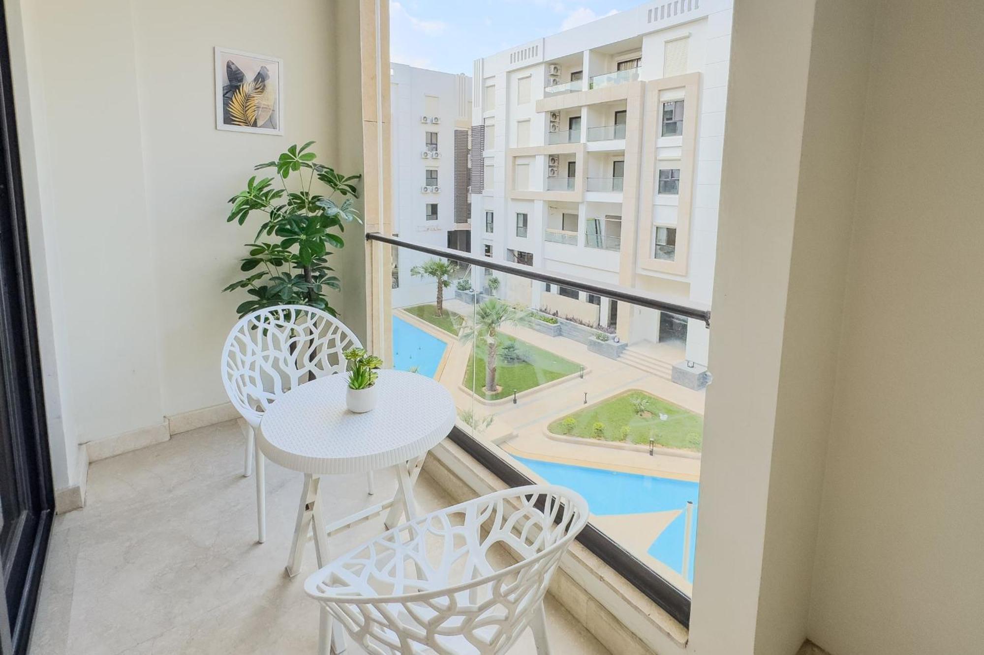 Ample & Artistic 2bdr 5 Min To Cai Airport Apartment *