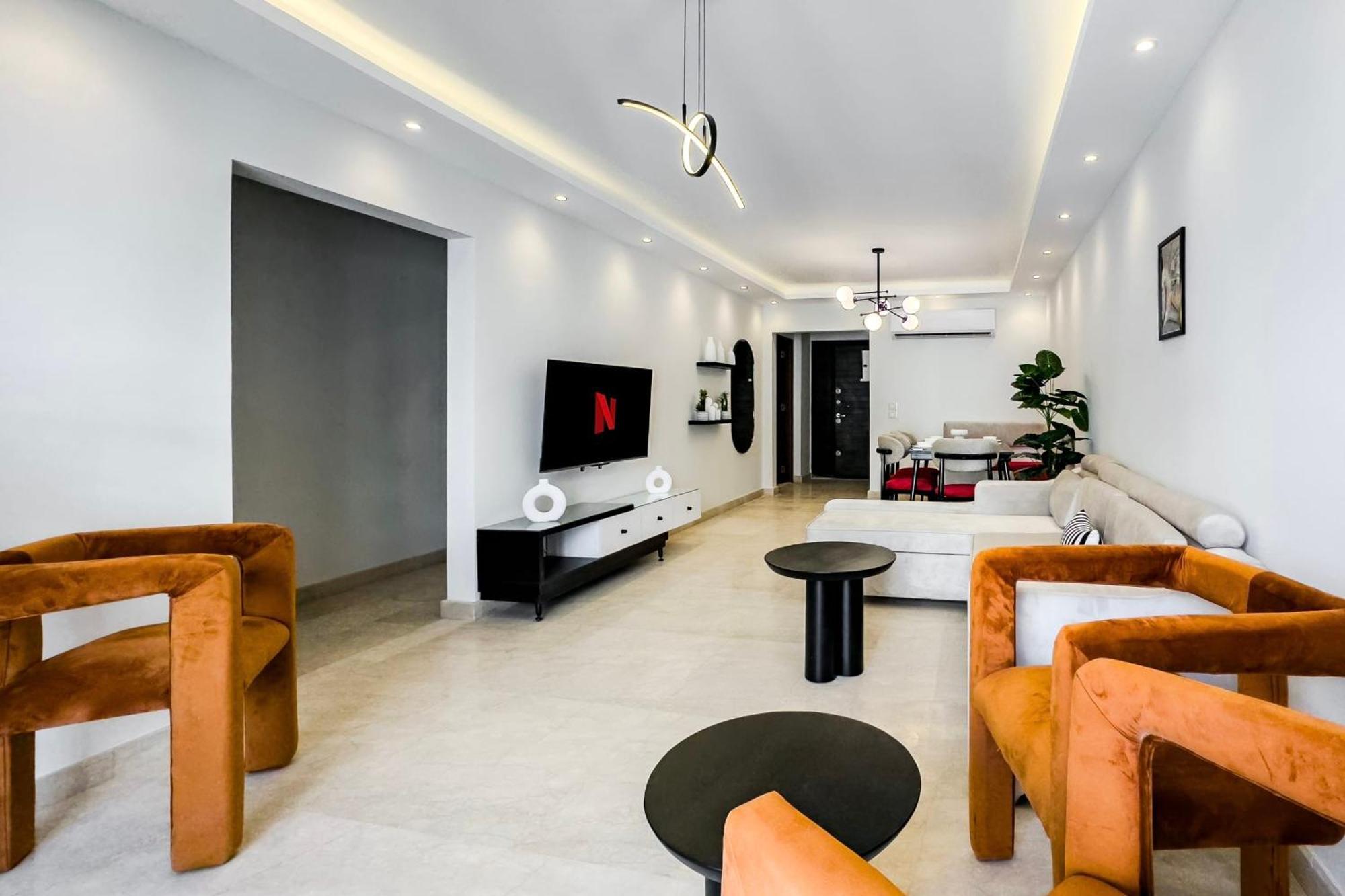 Ample & Artistic 2bdr 5 Min To Cai Airport Cairo