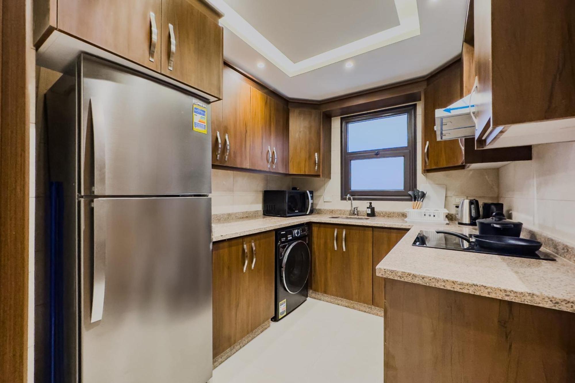 Ample & Artistic 2bdr 5 Min To Cai Airport Apartment Cairo